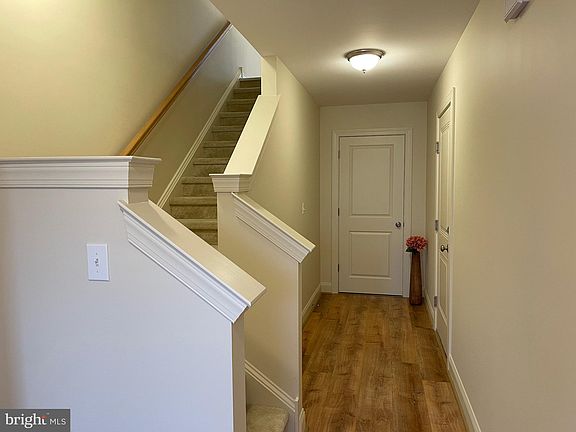 4th image of 1427 Carrick Ct