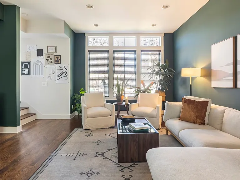 1027 E Trinity Ln #9 — Photo 3
