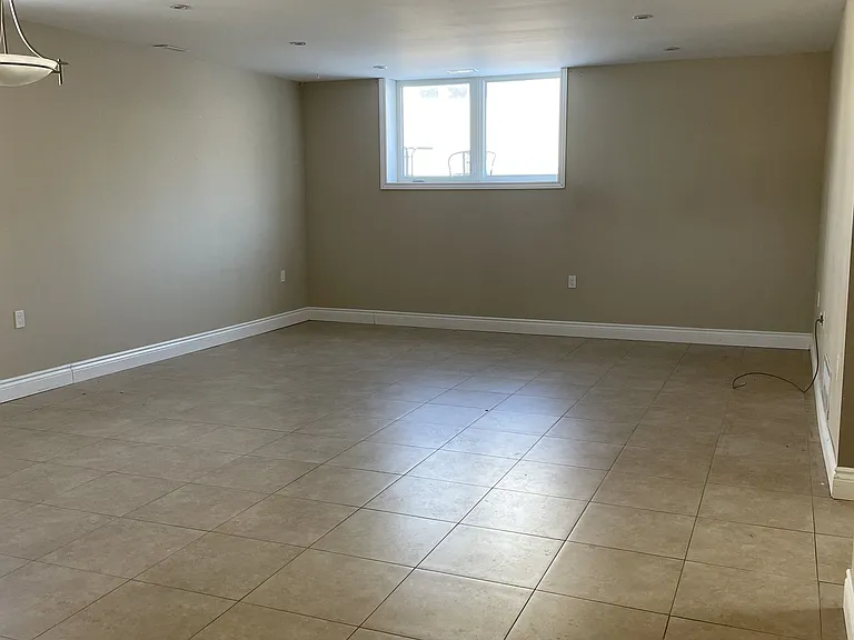 179B The Queensway S — Photo 6