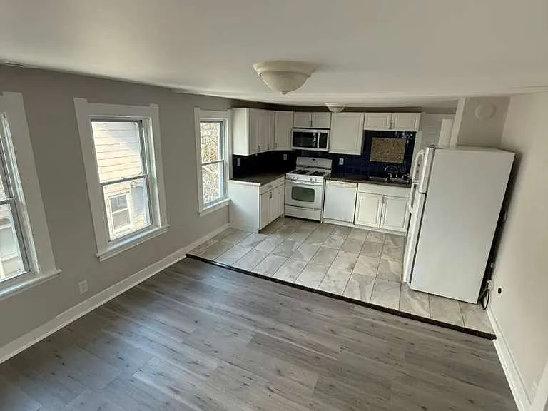 182 Hewitt St — Photo 1