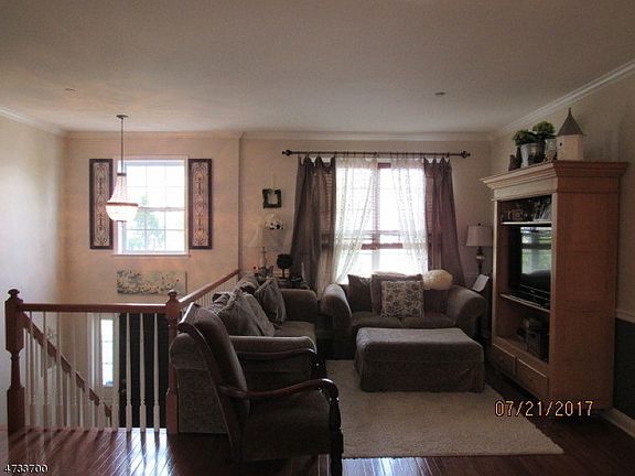 3rd image of 14 Dogwood Ln