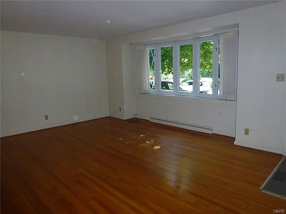 5th image of 214 Crestwood Dr