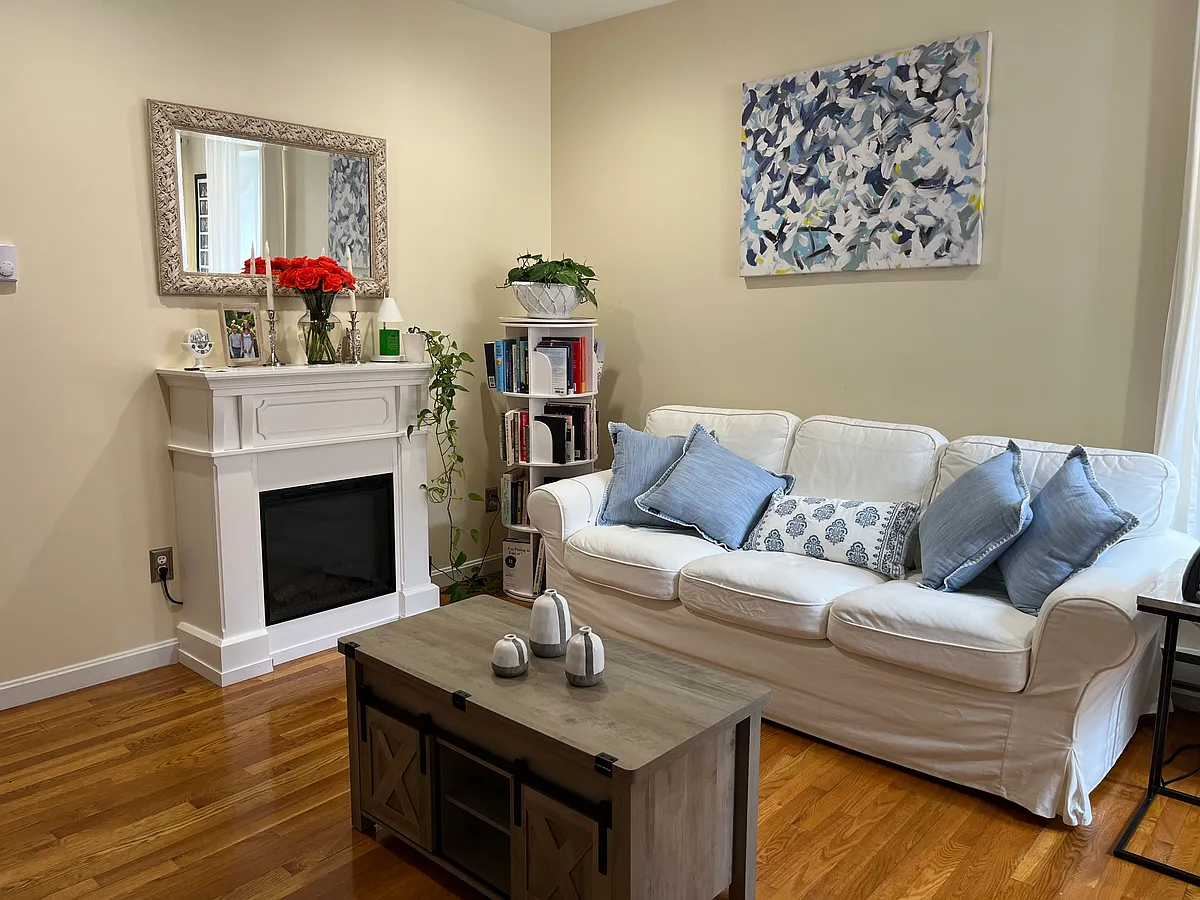Living Room - 342 North St #4B