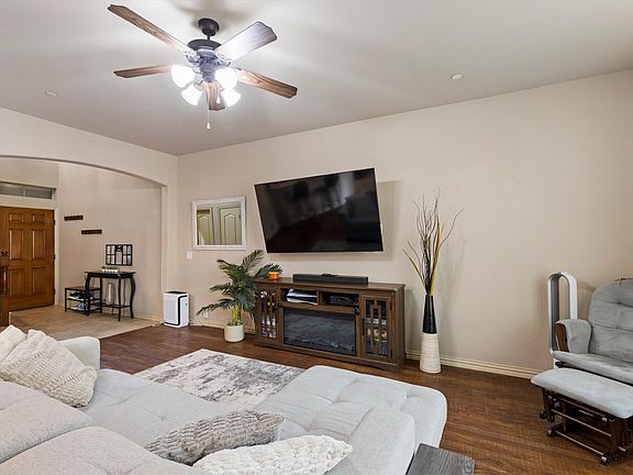 5th image of 1828 Villa Dr