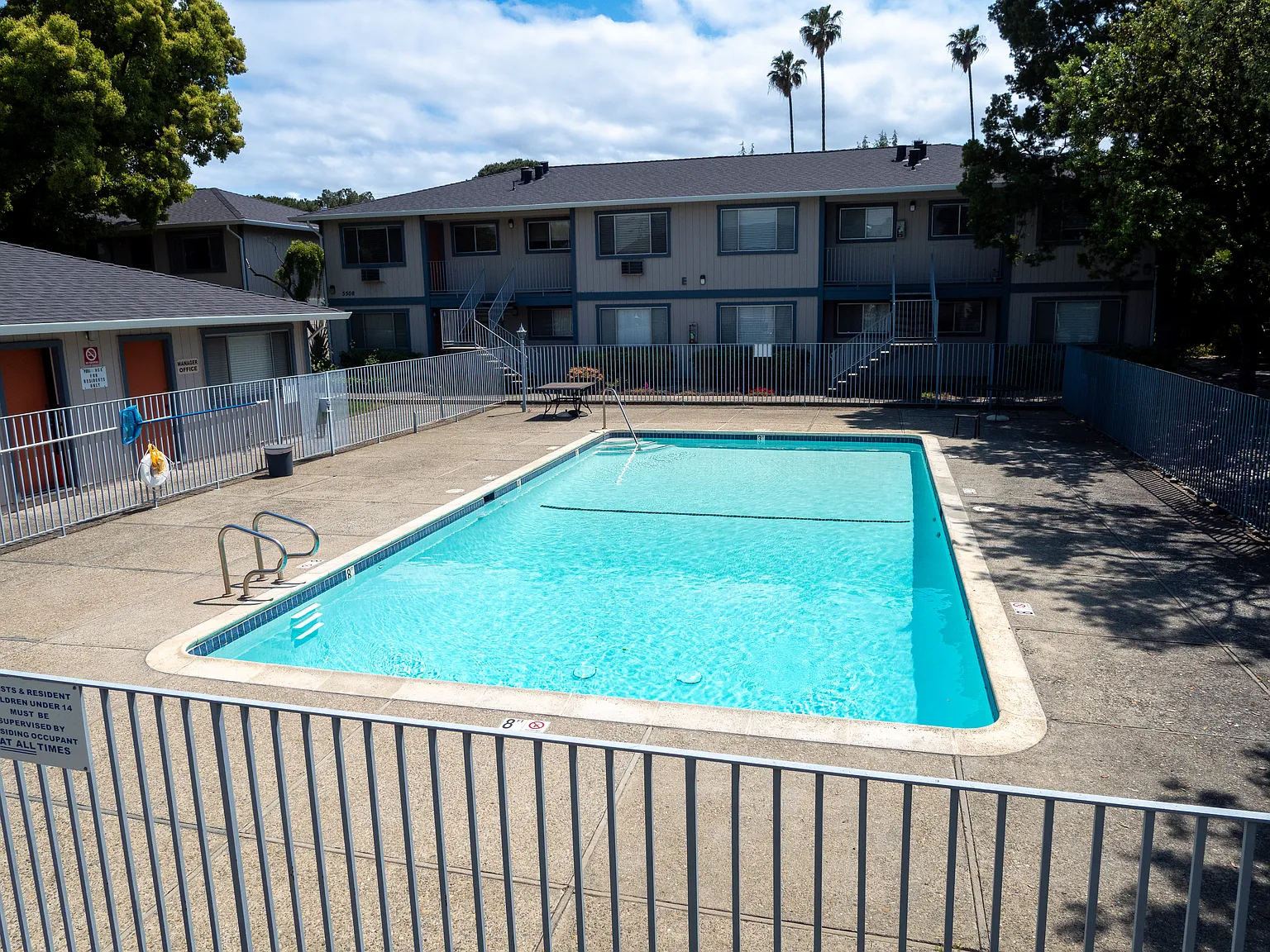 Holly Oaks Apartments — Photo 3