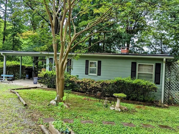 332 Mooresville Park Cir, Clarksville, VA 23927