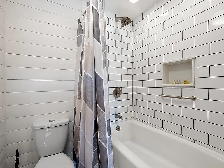 4352 E Cherokee St — Photo 35