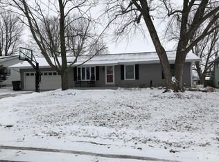 522 S 2nd Ave, Danville, IA 52623
