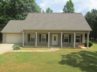 11 Akers Lake Dr, Moreland, GA 30259