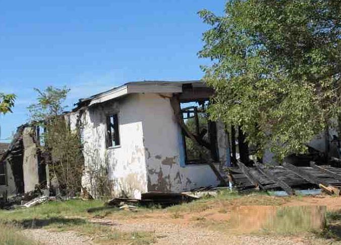 2nd image of 1615 E Oak St