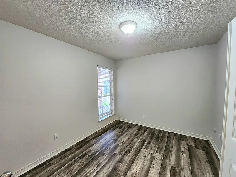 2704 Hampton Park Cir — Photo 14