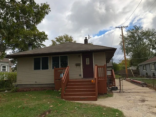 18233 Lange St photo 1