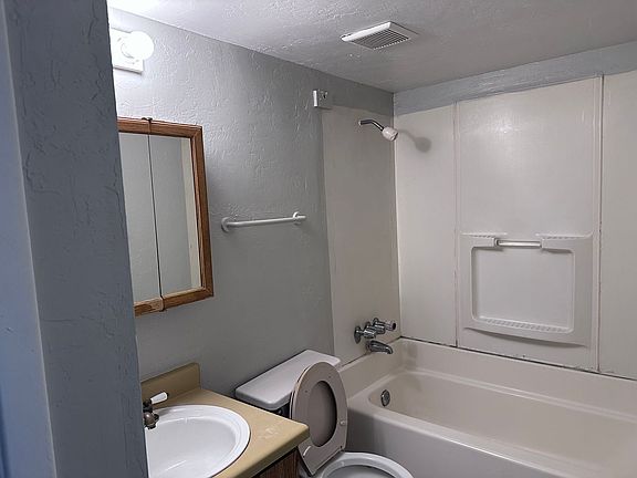 5th image of 2010 E Sweetwater Ave #6