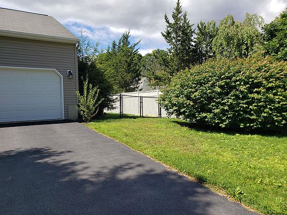 3rd image of 8 Crossway St