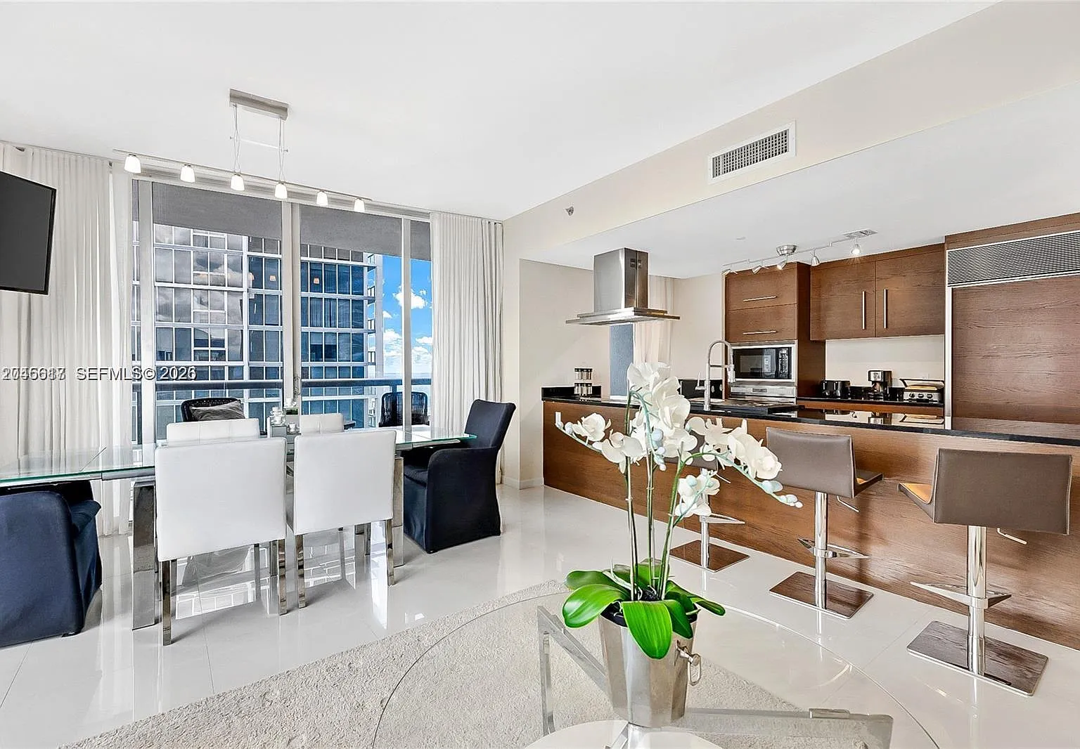 Icon Brickell Condo No 3 — Photo 2