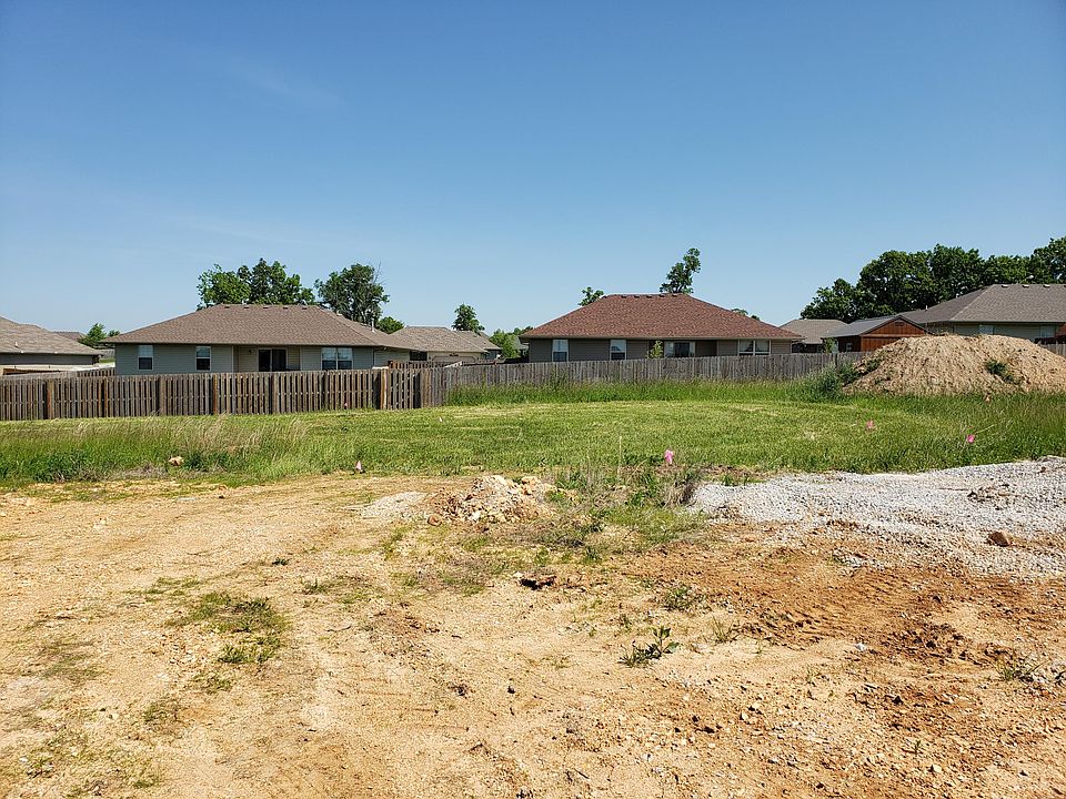2nd image of 421 Little Ave