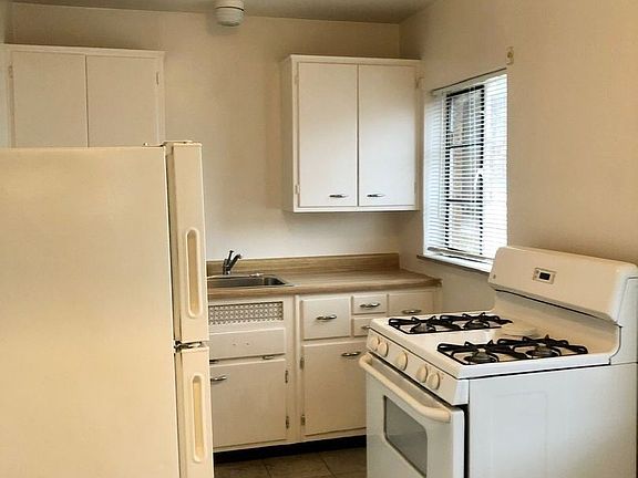 4th image of 1087 Grand Ave APT 4