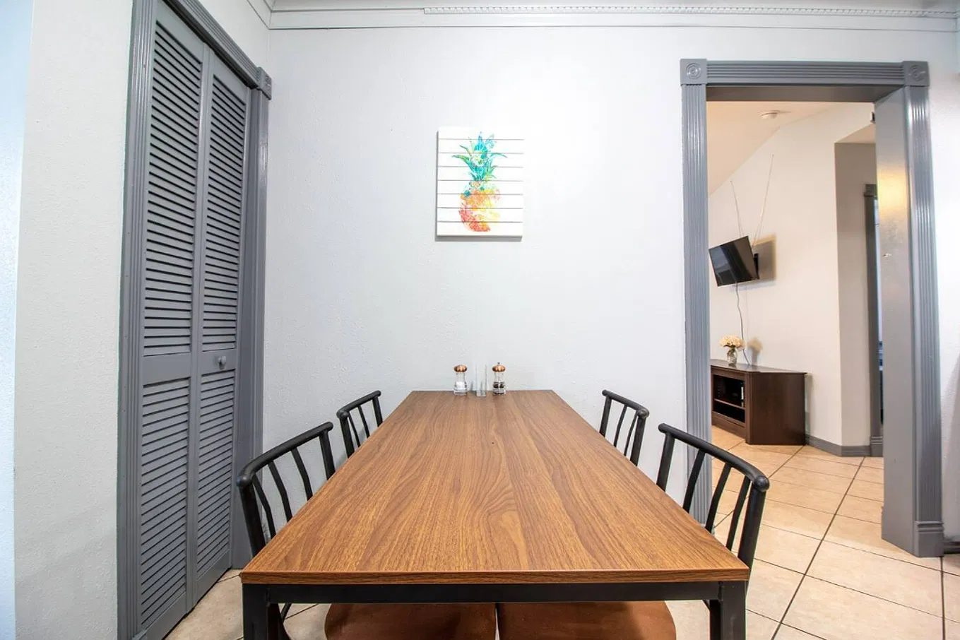 1815 Larkin Ave — Photo 4