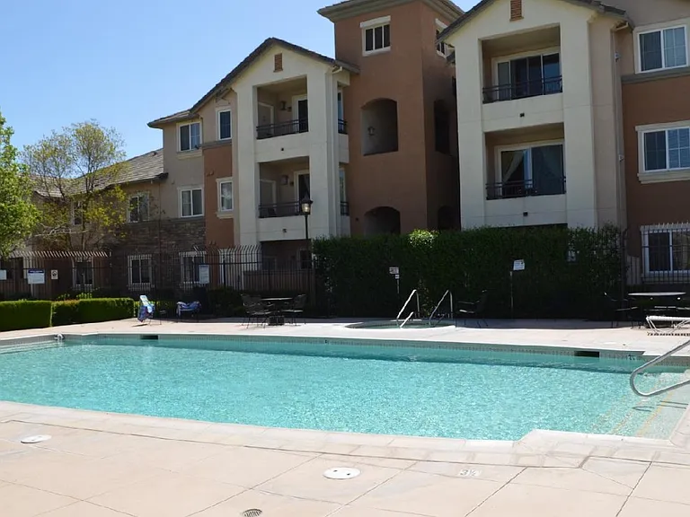 1360 Shady Ln #XXX — Photo 3
