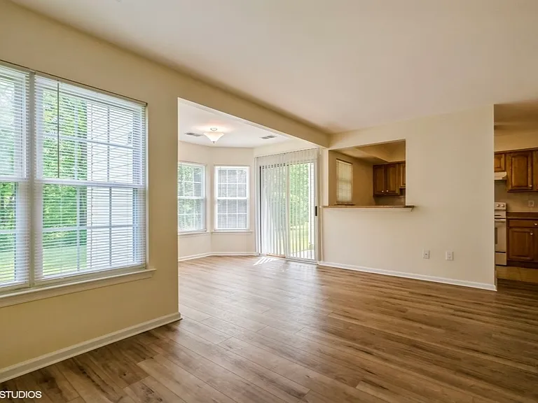 35019 Bennett Pl — Photo 3
