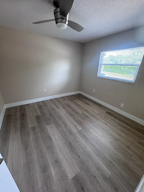Updated 2 Bedroom 1 Bath unit — Photo 3