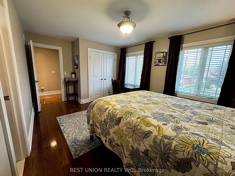 110 Bond Cres #2 — Photo 7