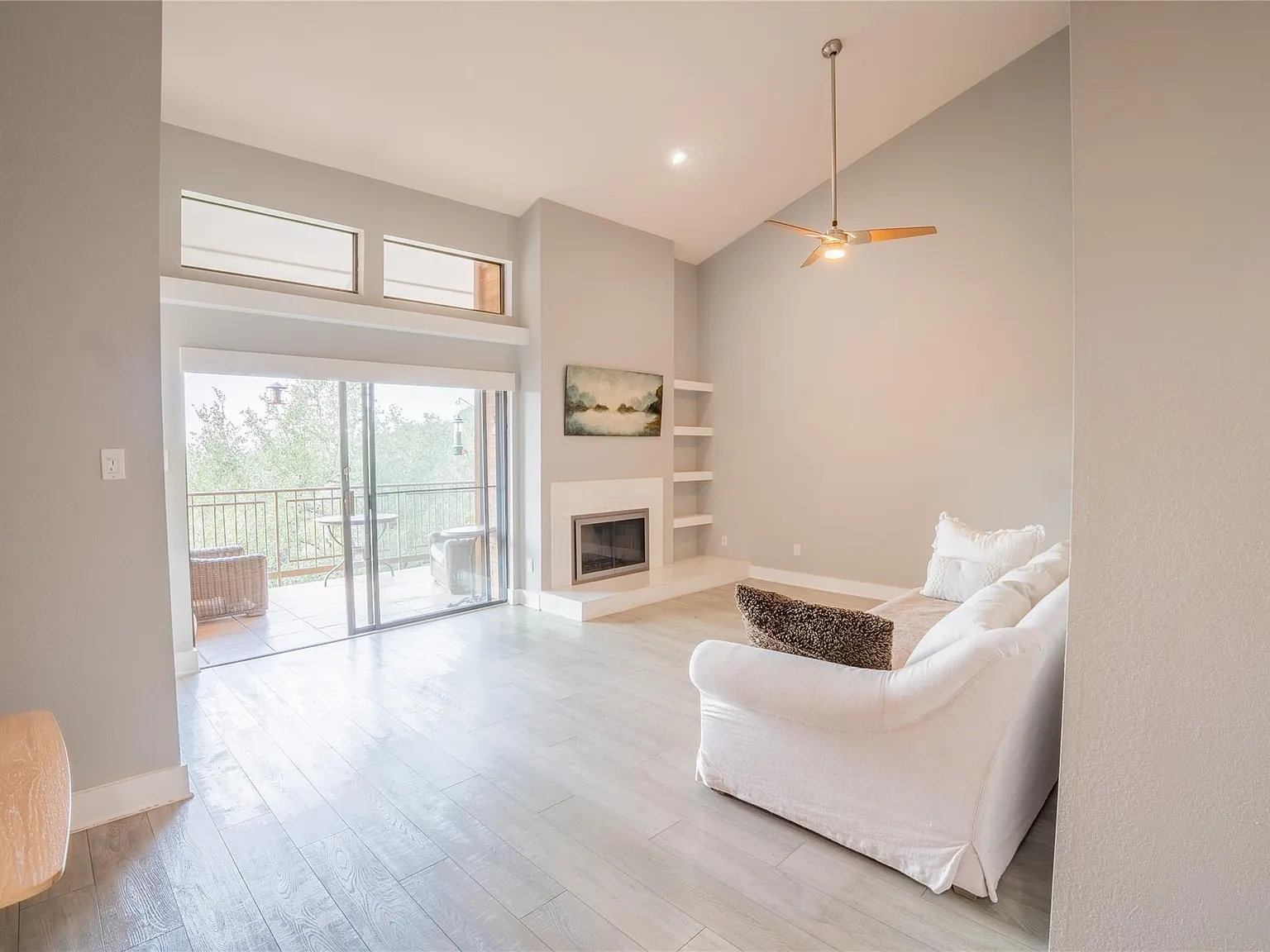 2 bed, 1.0 bath, 979 sqft, $2,100 — Photo 3