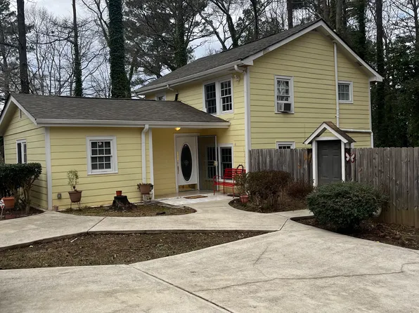 184 Fairview Dr, Fairburn, GA 30213