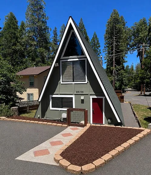 20150 Manzanita St — Photo 1