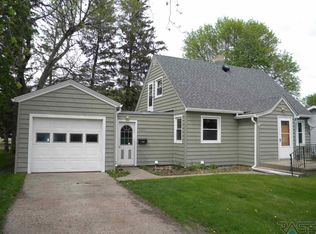 1022 NW 3rd St, Madison, SD 57042