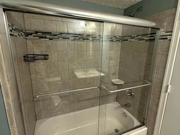 805 London Ct — Photo 22