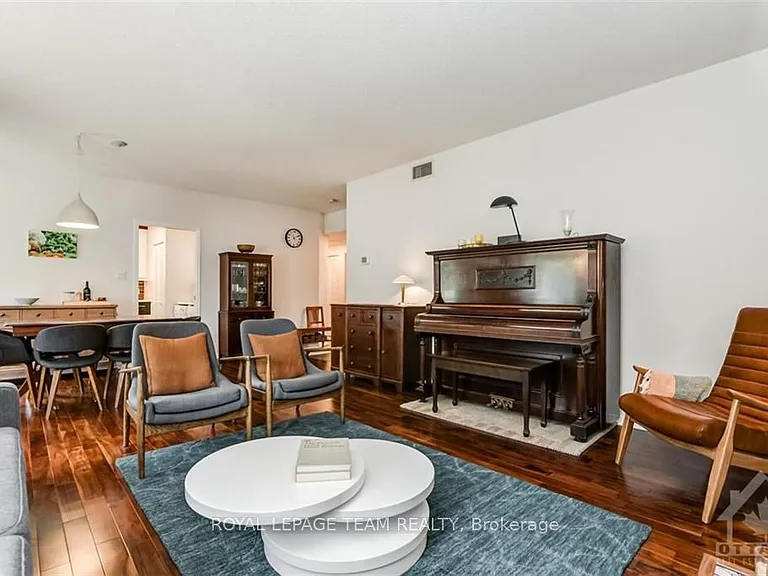 10 Clarence St #3 — Photo 5