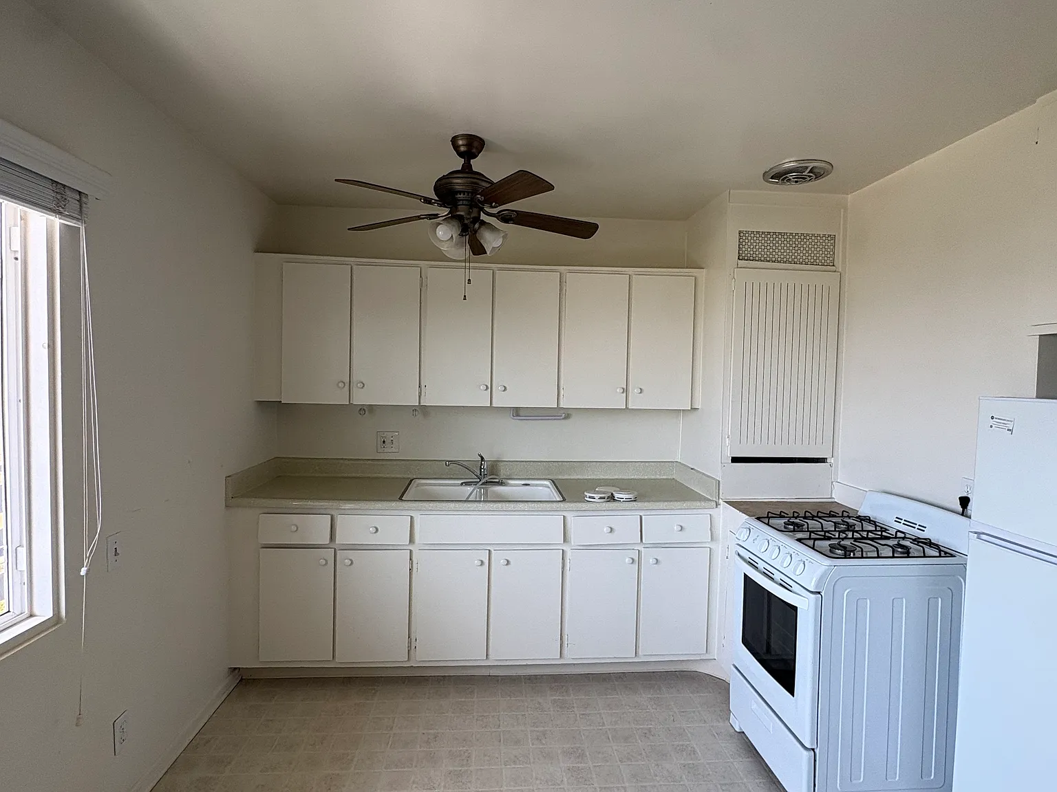 2 bed, $3,400 — Photo 1