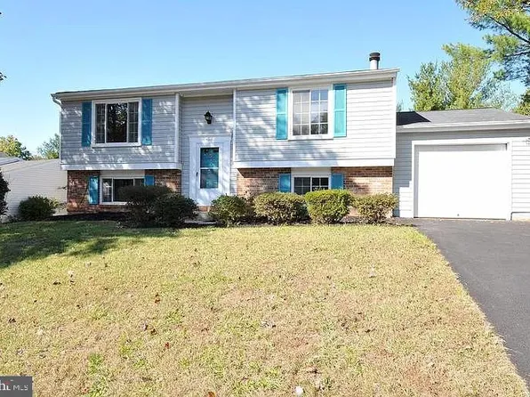 3012 Summershade Ct, Herndon, VA 20171