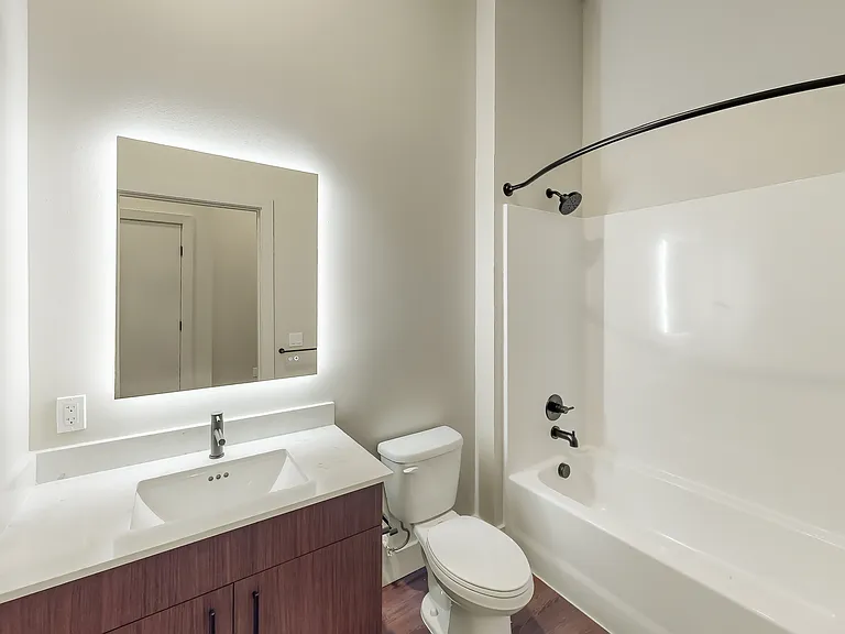 Capitol Hilltop Apartments — Photo 38