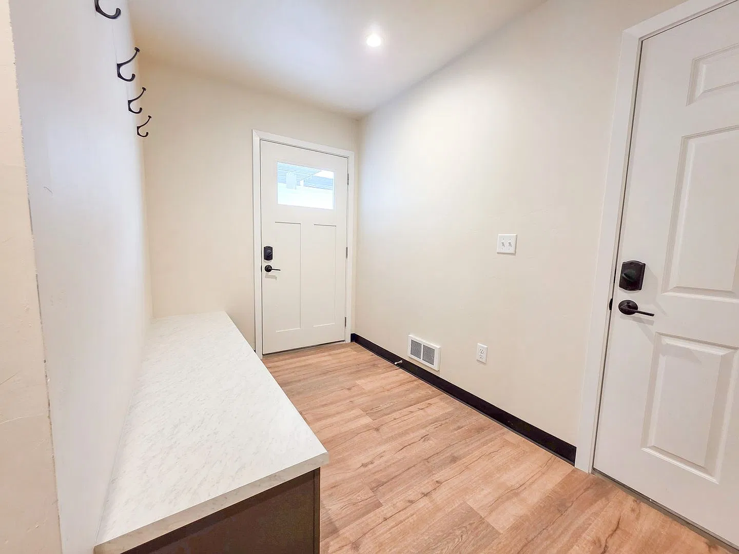 1677-1679 Amy Street — Photo 2