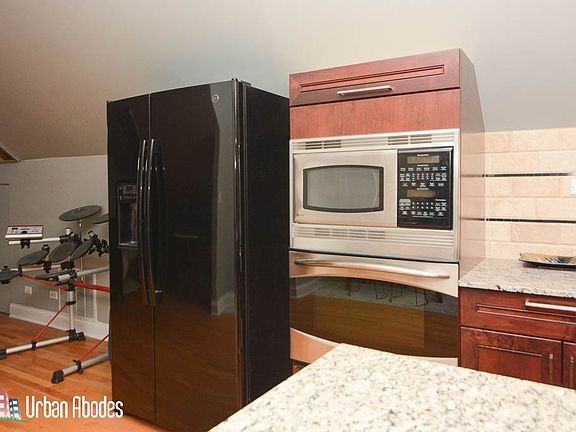 4th image of 949 N Winchester Ave APT 3