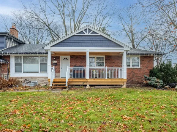 2142 Parkway Dr, Burlington, ON L7P 1S6