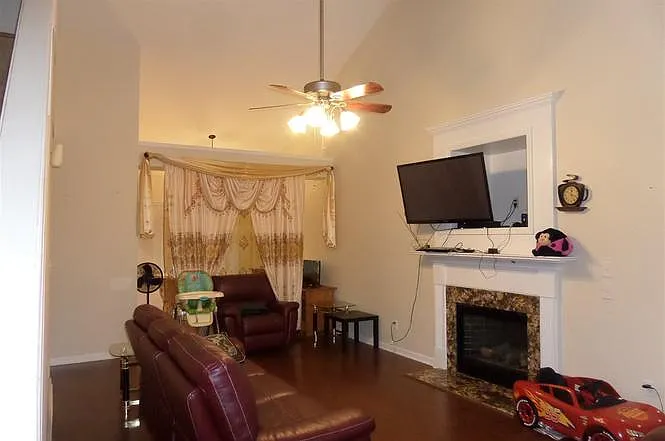 3 bed, 2.5 bath, 1560 sqft, $1,875 — Photo 3