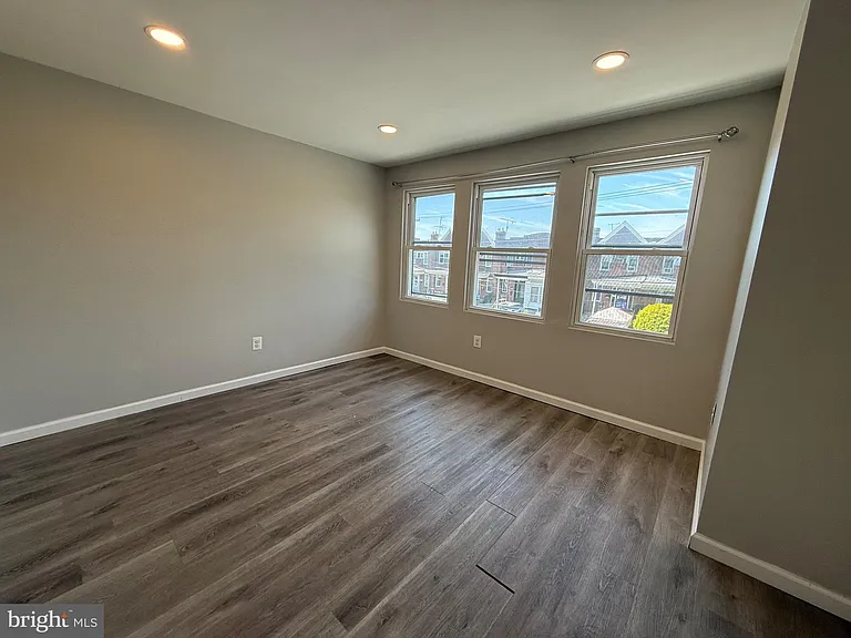 567 Van Kirk St #2 — Photo 4