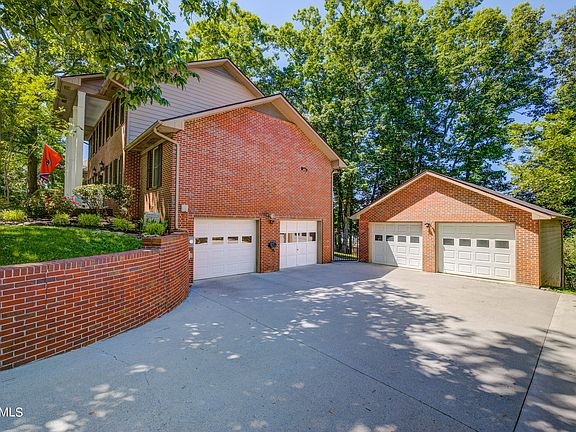 4th image of 605 Summit Lake Ct