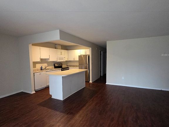 4th image of 99 Ashlar Hill Ct