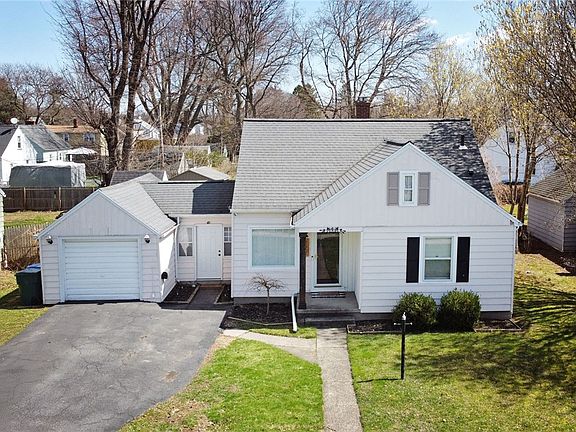3rd image of 222 Oakwood Rd