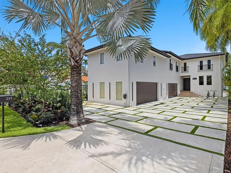 257 N Coconut Ln — Photo 6