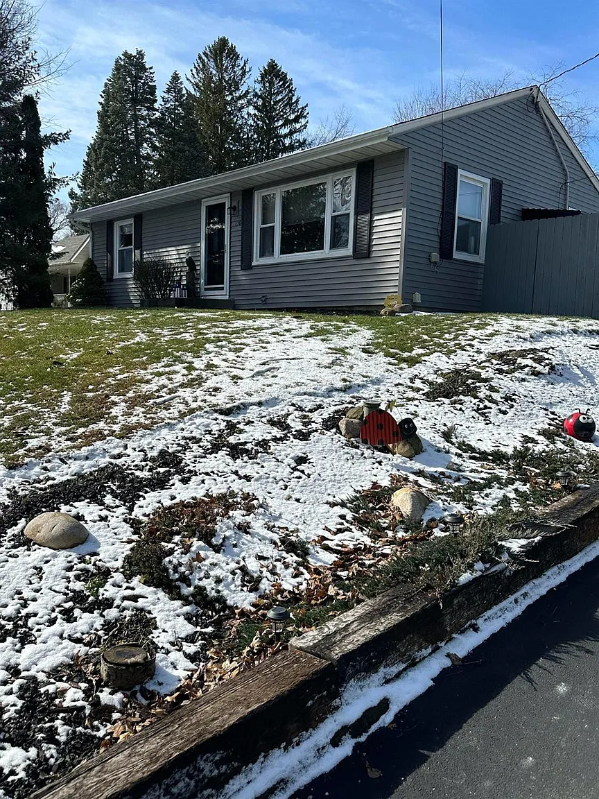 1504 A St photo 1