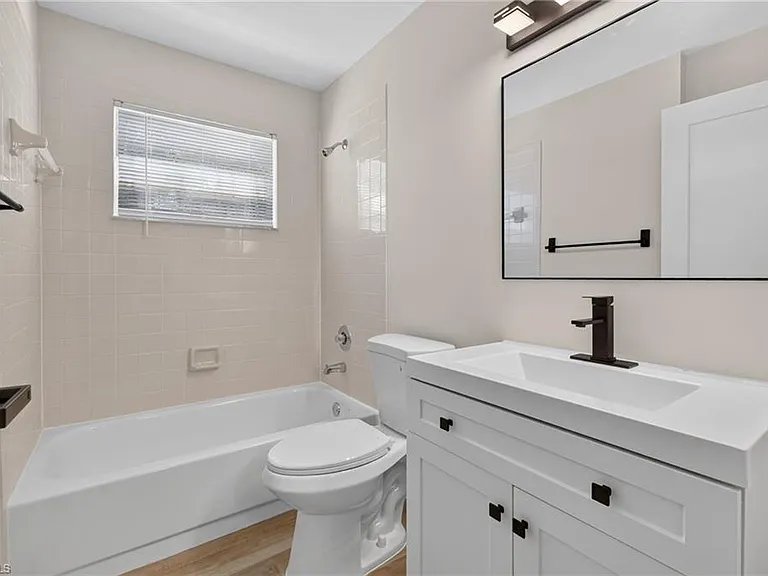 1915 Courtyard Way #202 — Photo 25