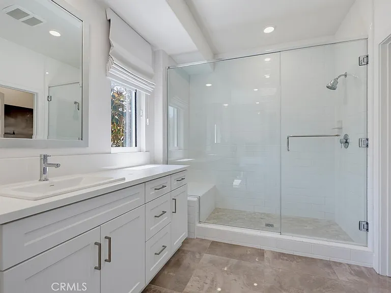 162 Bowery — Photo 35