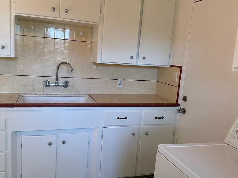 1280 Mastic St #1280 — Photo 6