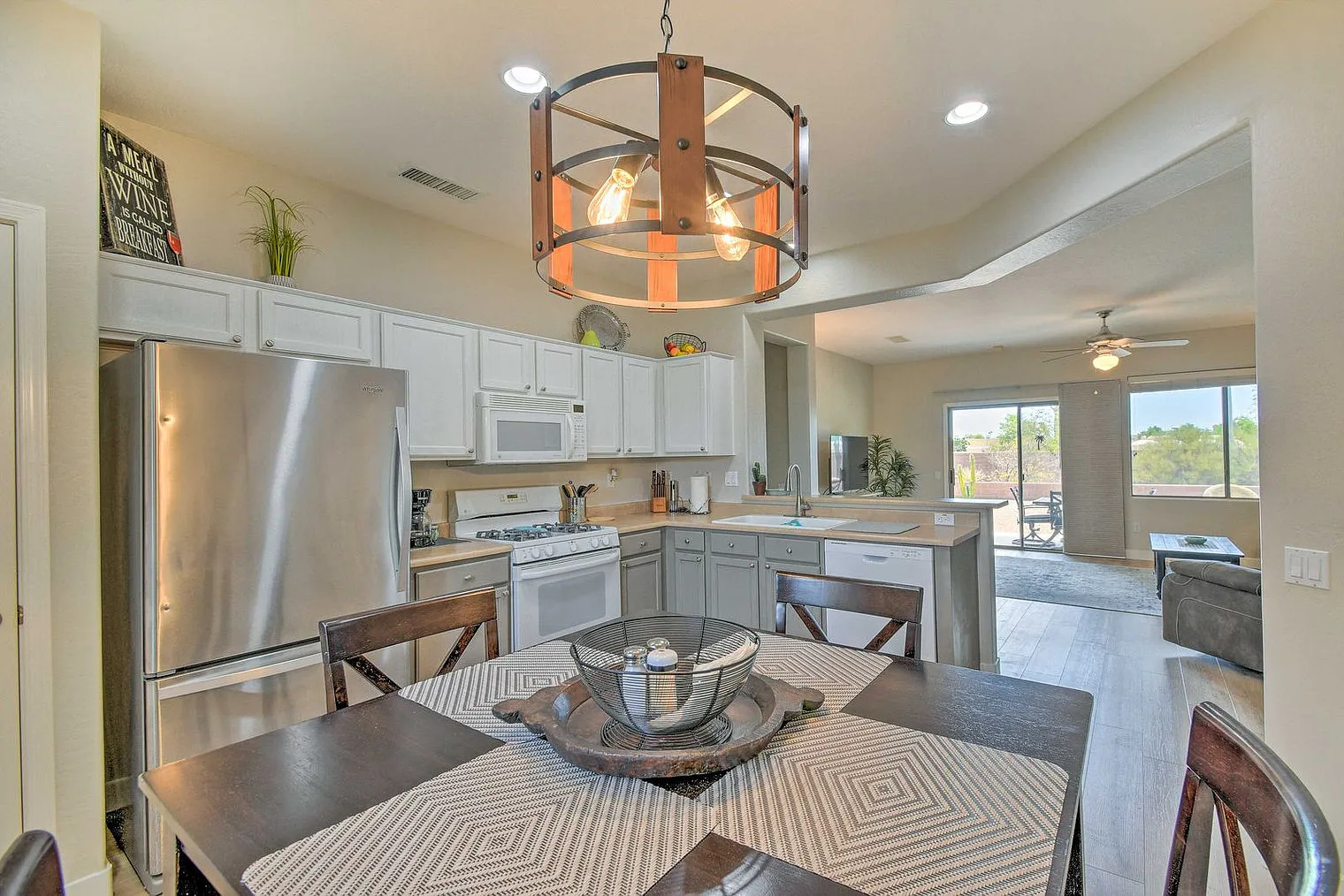 3 bed, 2.0 bath, 1399 sqft, $2,806 — Photo 3