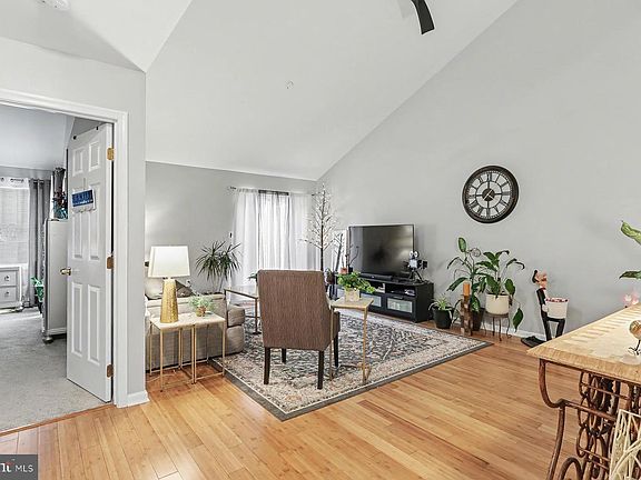 5th image of 2704 Gateway Ct